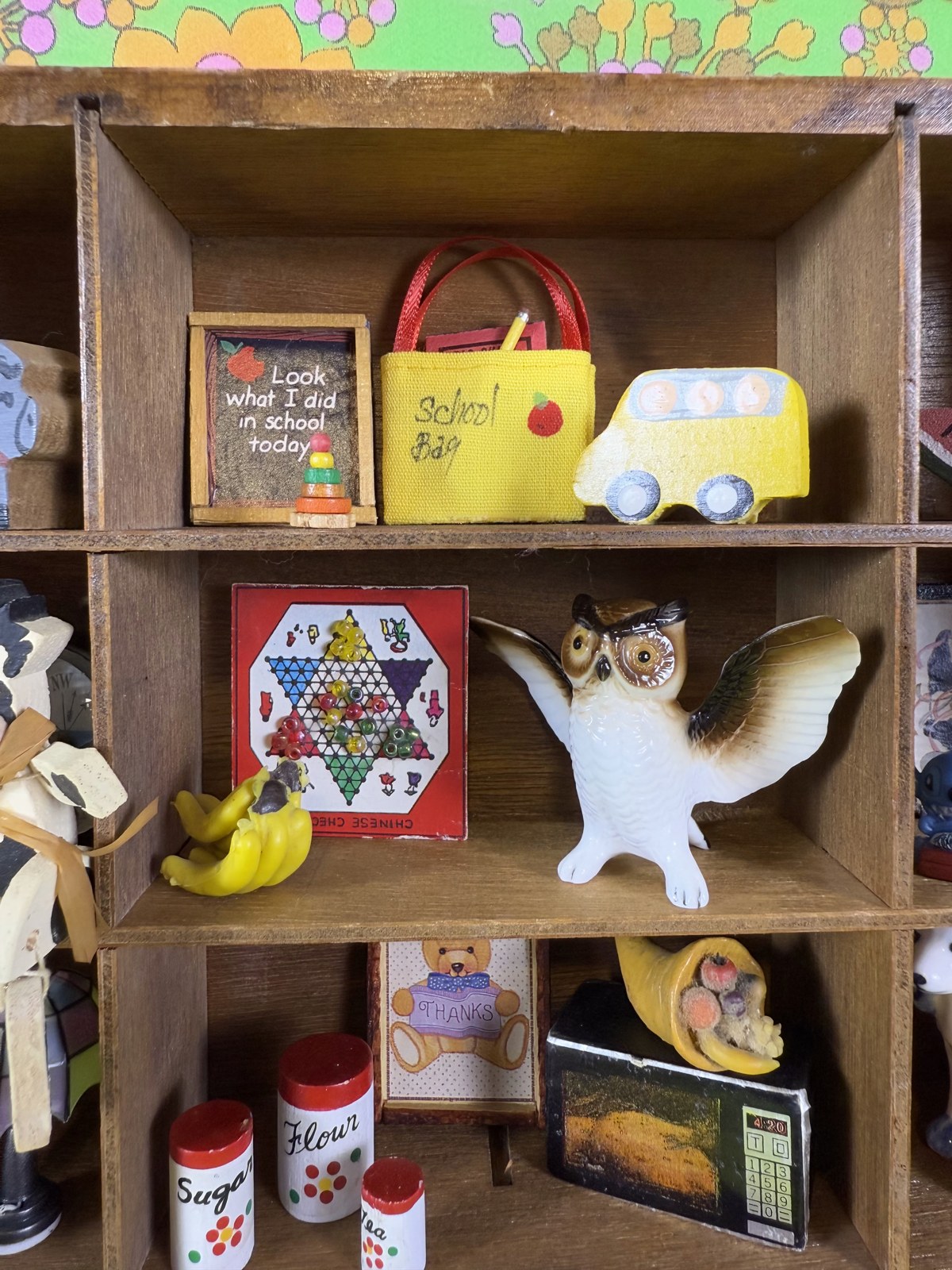 Miniature bags, a camper and an owl in the display