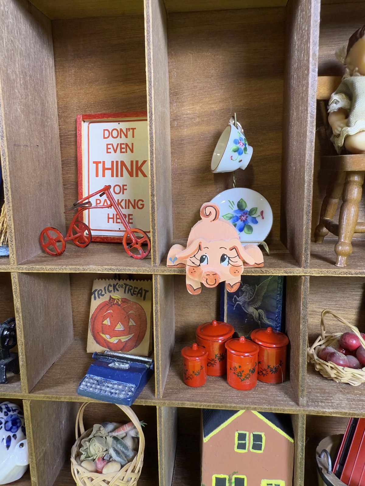 Small decorative pieces and tiny tins in the mini show display