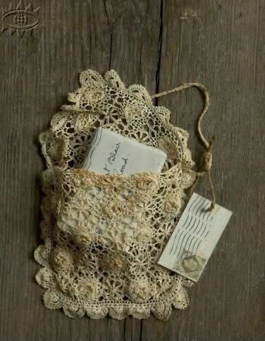 A lace pocket holding a note and hanging tag