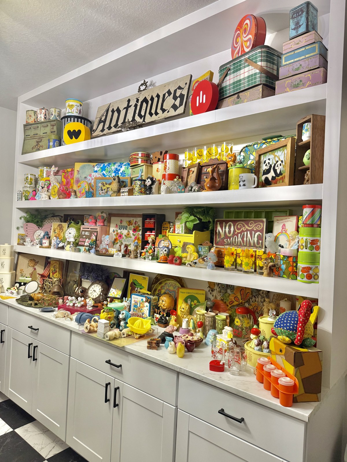 A side view of the vintage display prepared for the 100k show